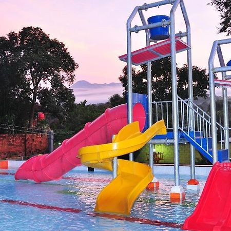 Puncak Village Hotel & Kampung Main Anak Gadok Экстерьер фото